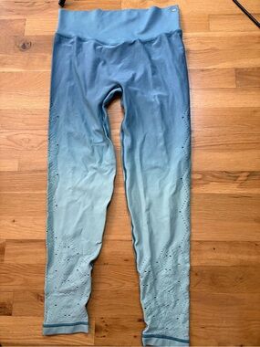 NWT VSPINK ACTIVE Teal Blue Athletic leggings. Mermaid like colors